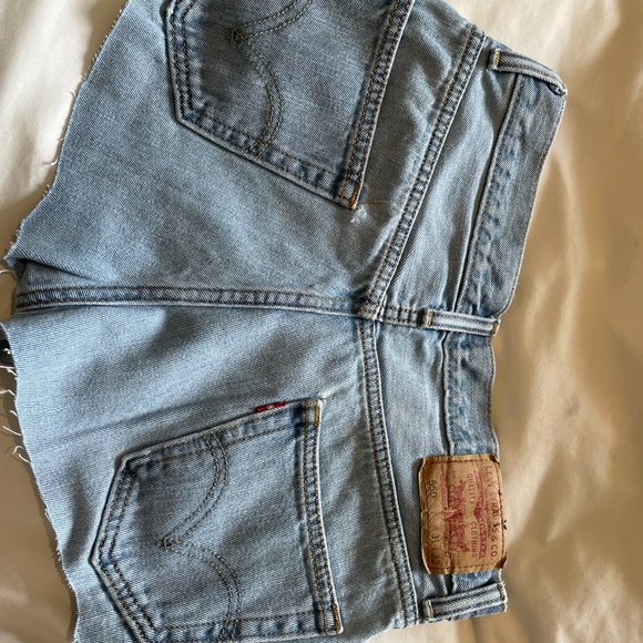 Vintage Levis Shorts. Relax Fit, size 27 - Picture 3 of 4
